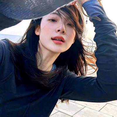 天王之女又出大瓜：出道颜值引争议，网友群嘲，前后半年